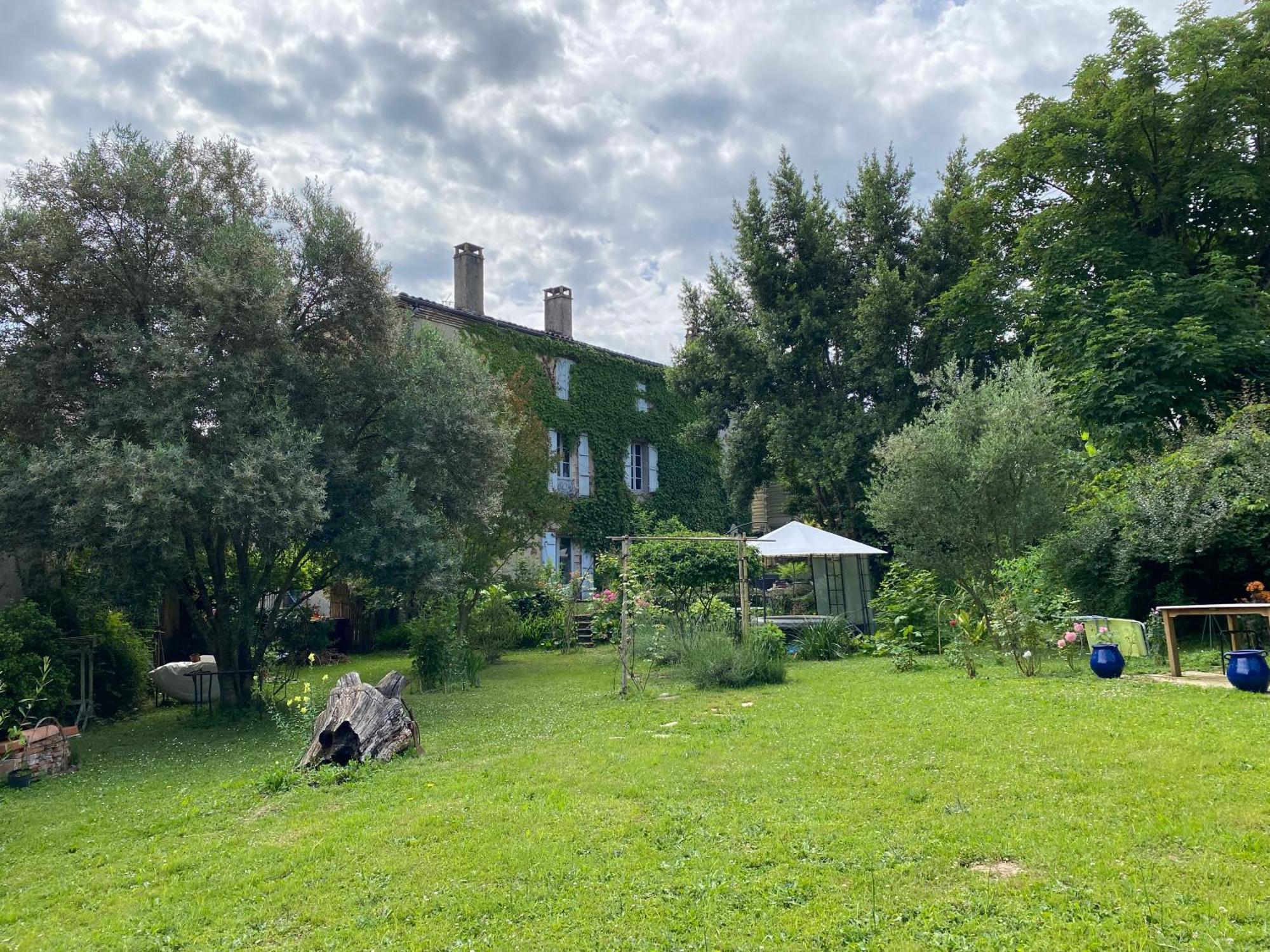 Bed and Breakfast Au Jardin Y Moissac Exteriér fotografie